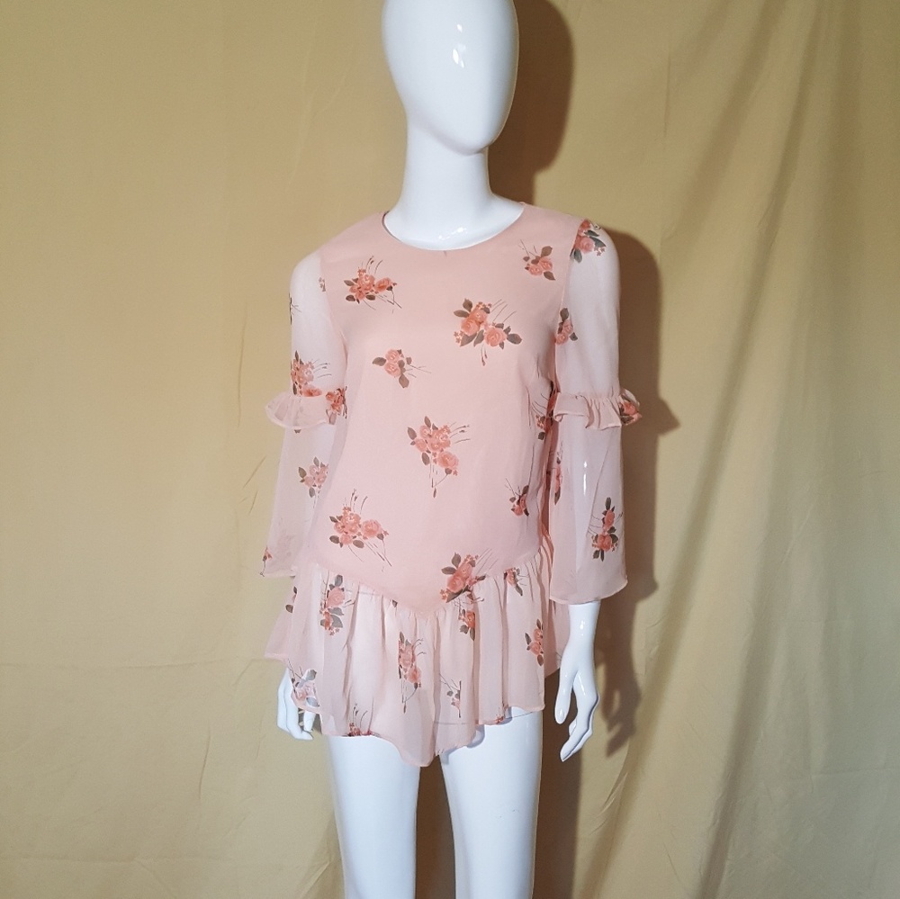 NWT Beautiful peach floral blouse.